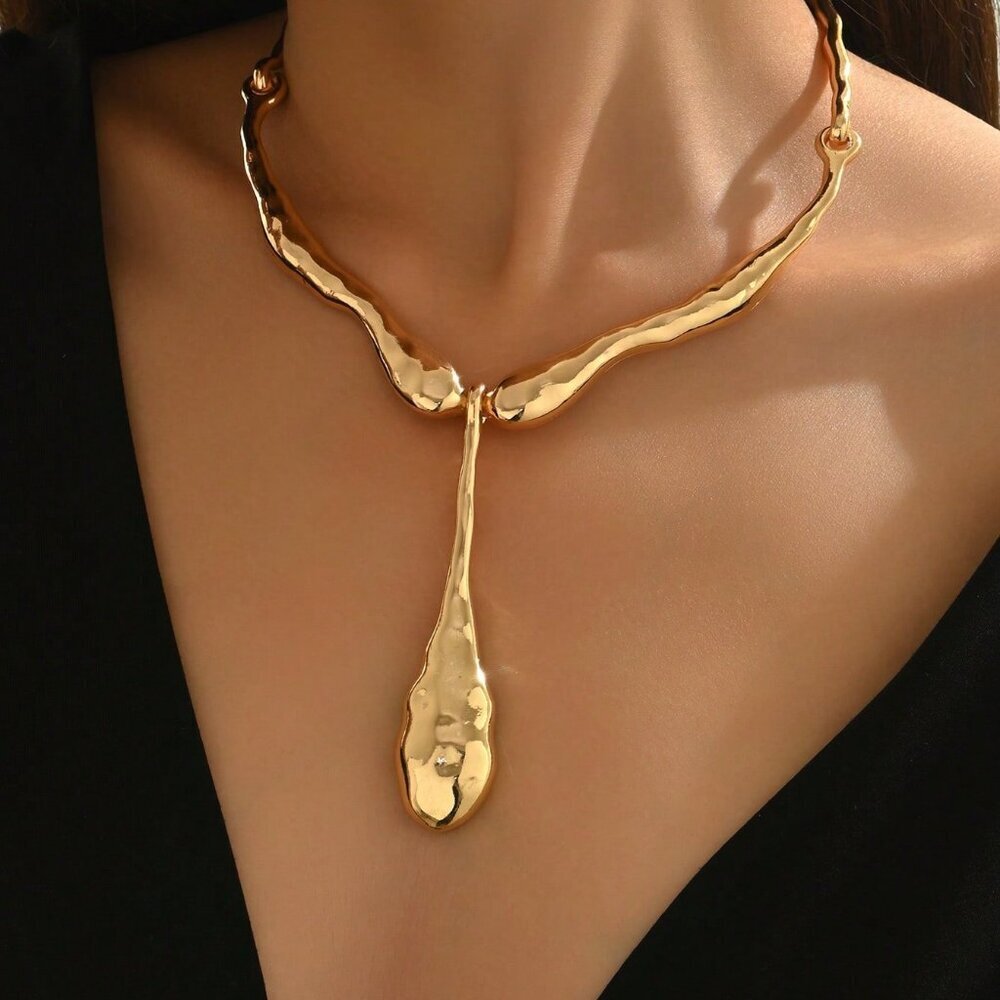 Yellow Gold Old Money Women's Asymmetrical Teardrop Pendant Necklace
